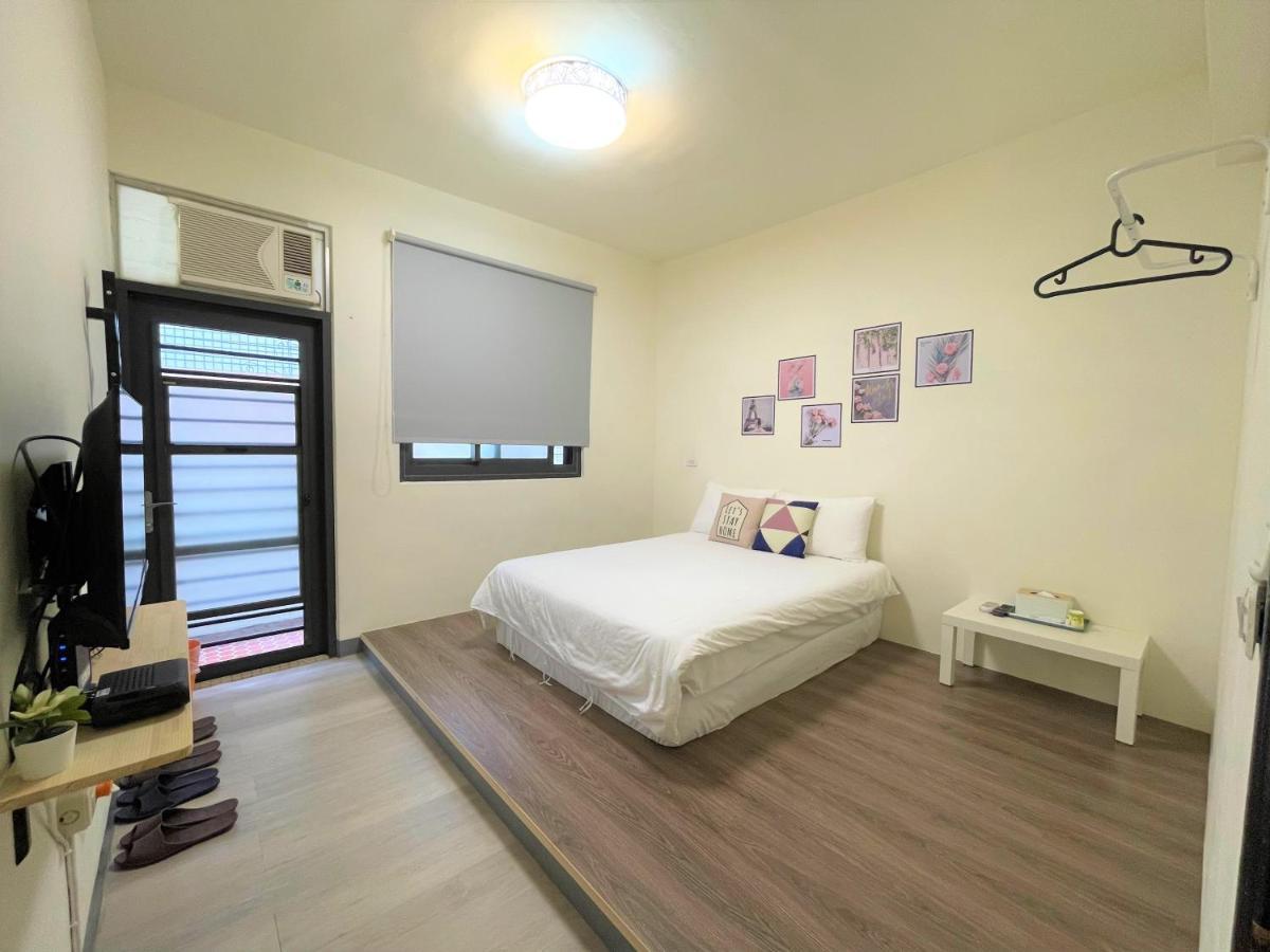 Fengjia 08 Home Taichung Exterior photo